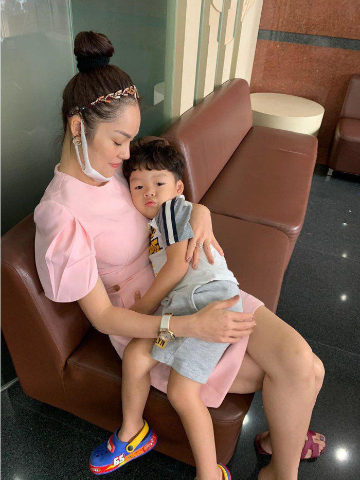 Yêu đại gia không như mơ: Á hậu, Hoa hậu Việt đi bán cà phê nuôi con