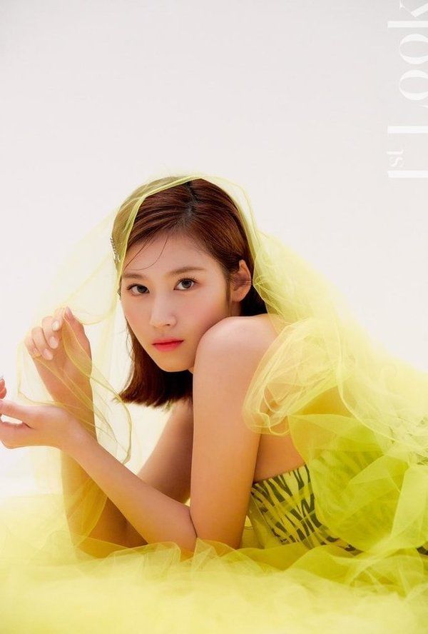 Bi hài yêu sách của fan: Idol phải “ế, xin tiền idol mua điện thoại
