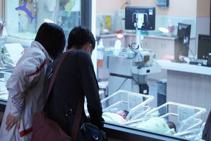 Ông bố xét nghiệm ADN phát hiện nuôi con người ta 8 năm liền