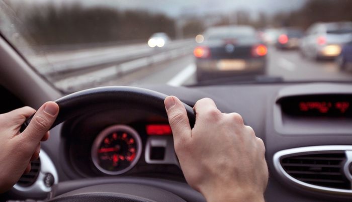 Cô gái đẹp thay bạn trai xử lý vụ tông xe được tha thứ nhanh chóng