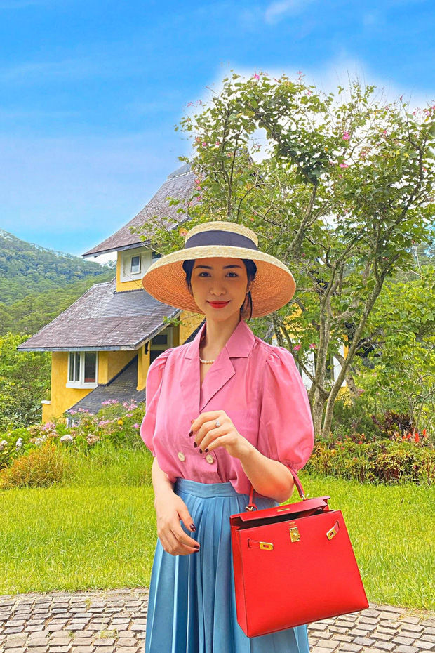 Đại gia showbiz Hoà Minzy tậu thêm túi hiệu gần 200 triệu đồng