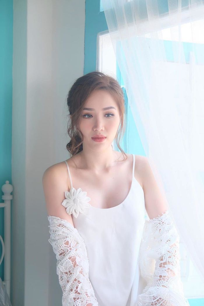 Bảo Thy bức xúc đáp trả khi bị chê mặt đơ cứng