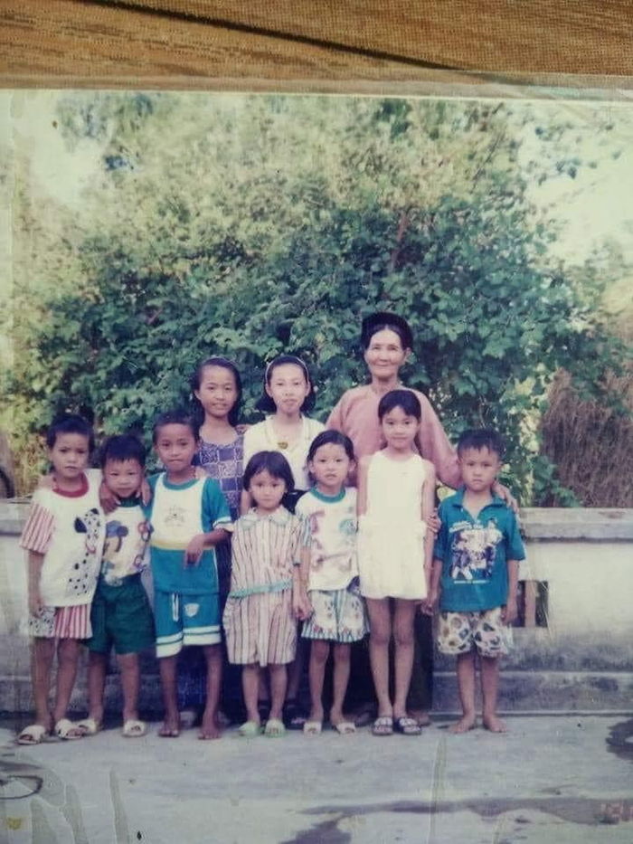 Cường Đôla mua túi hiệu cho con gái, Hari Won mừng sinh nhật mẹ