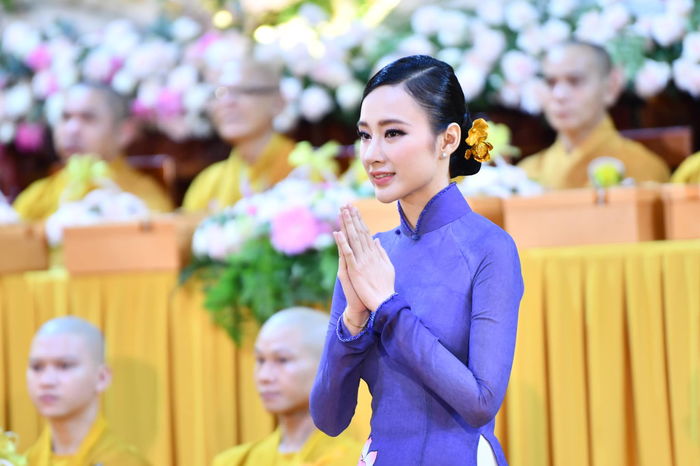 Cường Đôla mua túi hiệu cho con gái, Hari Won mừng sinh nhật mẹ