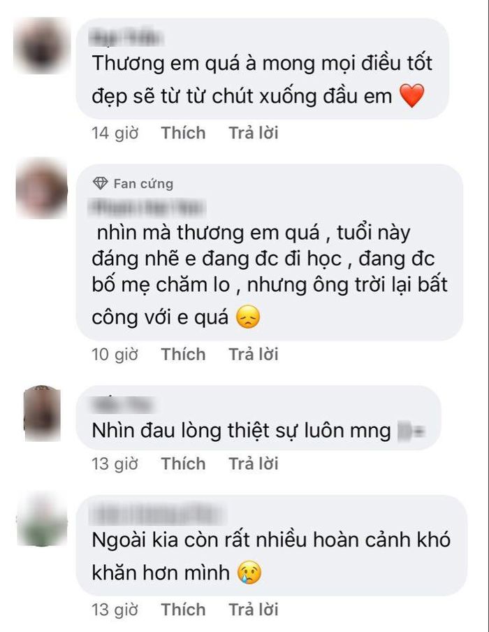 Xúc động cảnh bé 9 tuổi mặc đồ mascot ngồi gục ở góc phố để mưu sinh