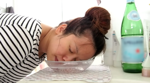 43 tuổi vẫn đóng nữ sinh, Kim Hee Sun giữ mãi vẻ trẻ đẹp nhờ đâu?