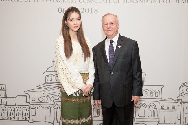 Lý Nhã Kỳ cùng cơ ngơi khổng lồ từ nhà dát vàng đến biệt phủ nghìn m2