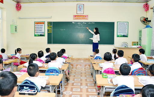Bé gái vô danh 7 năm từng đi xin ăn cùng mẹ đã được làm giấy khai sinh