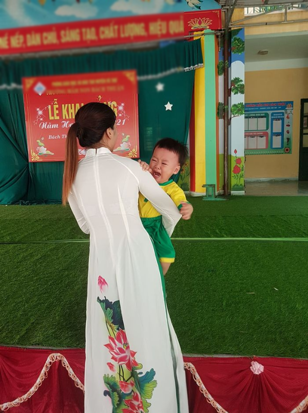 Cười nghiêng ngả với loạt biểu cảm của học sinh trong lễ khai giảng