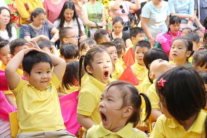 Cười nghiêng ngả với loạt biểu cảm của học sinh trong lễ khai giảng