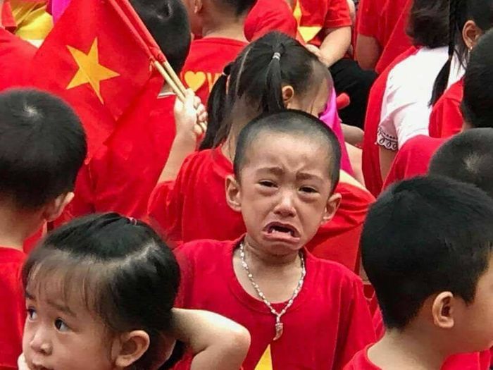 Cười nghiêng ngả với loạt biểu cảm của học sinh trong lễ khai giảng