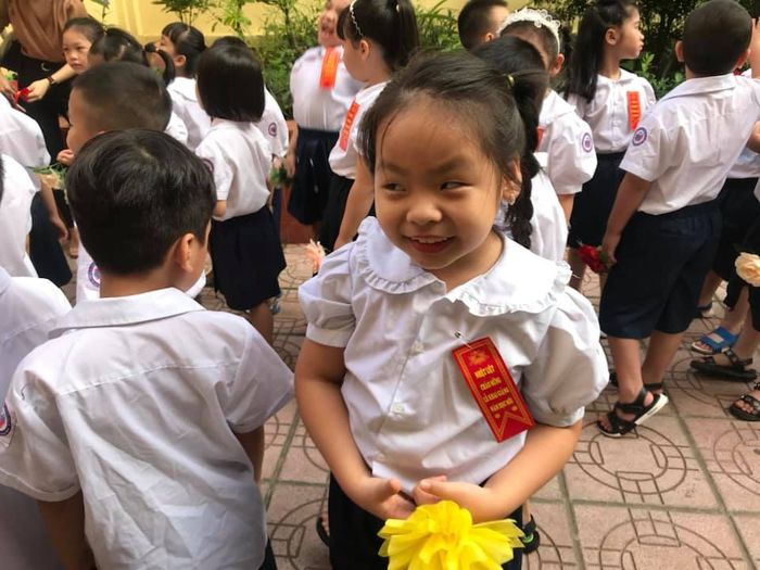 Cười nghiêng ngả với loạt biểu cảm của học sinh trong lễ khai giảng