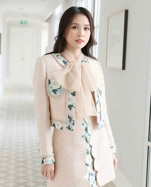 Áo vải tweed mê hoặc sao Việt