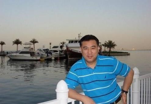 Ăn kem một mình, MC 60 tuổi nổi tiếng của CCTV bị cho là kẻ thất bại
