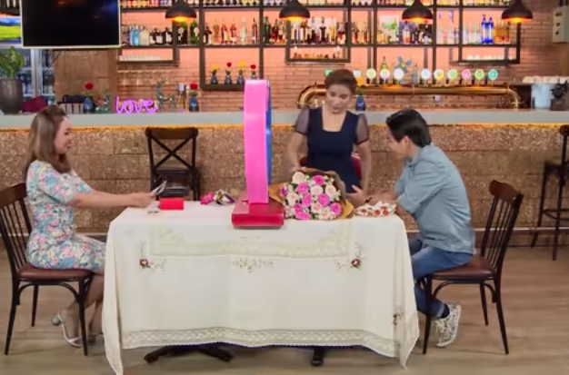 Ông bố đơn thân được con trai 7 tuổi hộ tống lên show hẹn hò