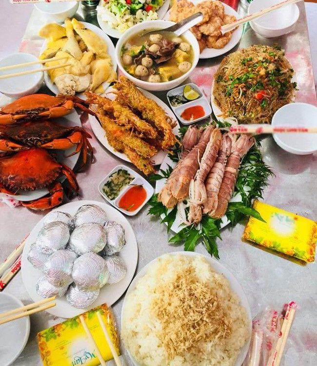 Choáng ngợp đám cưới quê mời 1.500 khách, thực đơn toàn sơn hào hải vị