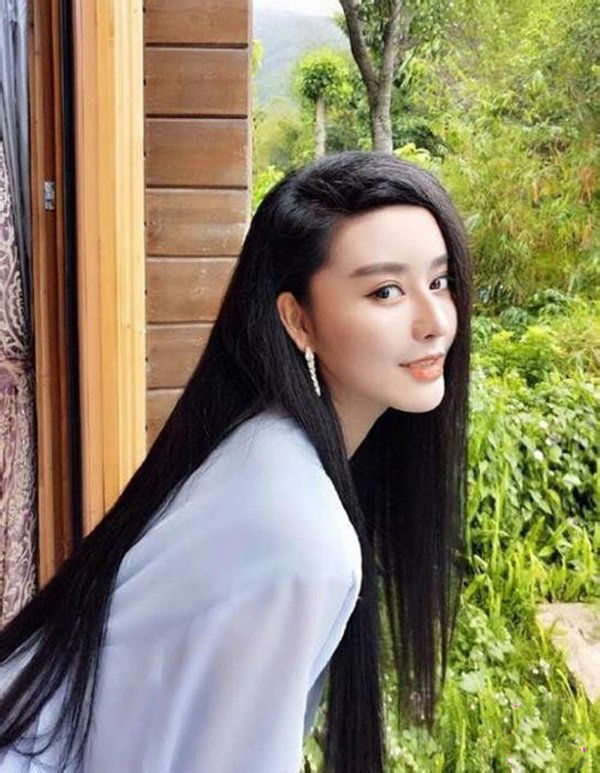 Cô gái kiếm hàng chục tỷ mỗi tháng nhờ dao kéo giống Phạm Băng Băng