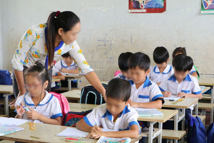 Cô giáo tiểu học ở Hà Tĩnh xin thôi việc vì không đủ sống