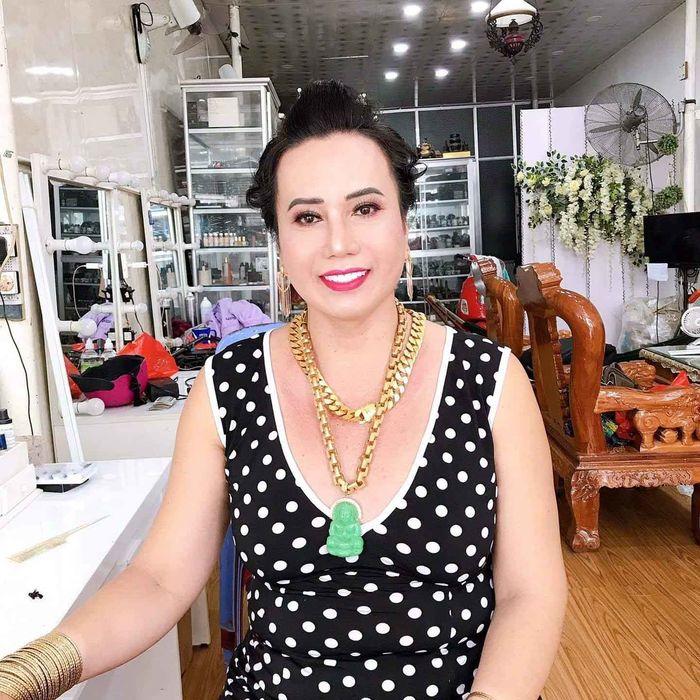 Cô Minh Hiếu khiến fan muốn tuột huyết áp dù đăng ảnh tươi rói