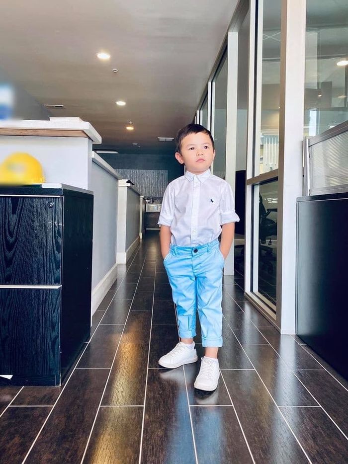 Con trai Đan Trường ngày càng sành điệu, ra dáng ông chủ lớn