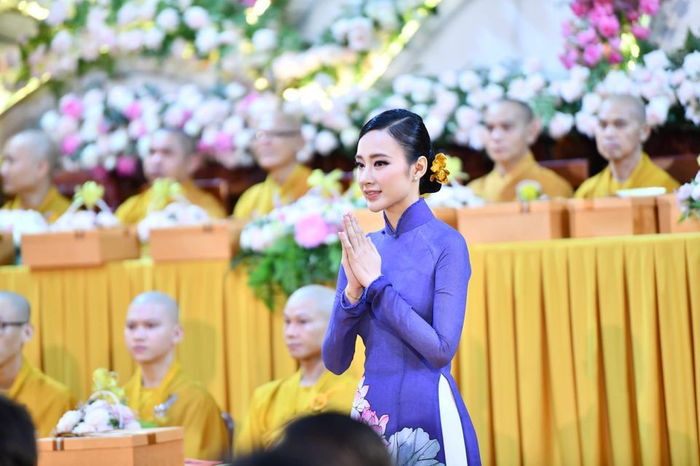 Đã 2 mùa Vu Lan, Angela Phương Trinh được khen ngợi tâm sinh tướng