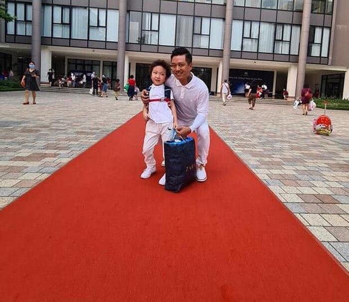 Dàn sao Việt háo hức đưa con tựu trường ngày đầu năm học