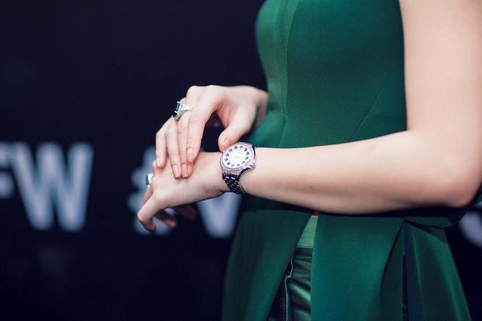 Lịch sử đồng hồ đeo tay: Người đầu tiên đeo là nữ hoàng Elizabeth