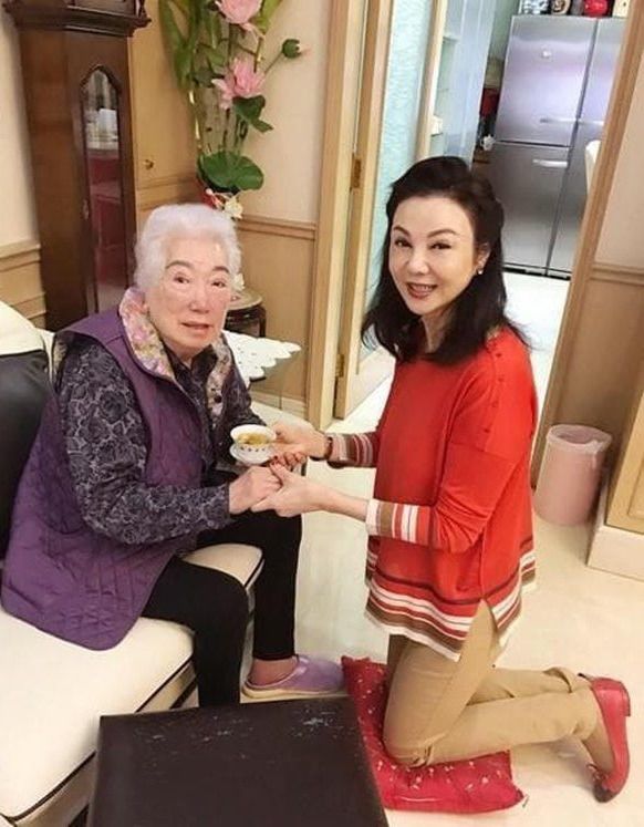 Nữ diễn viên xứ Đài ly hôn được mẹ chồng cho 1300 tỷ đồng bồi thường