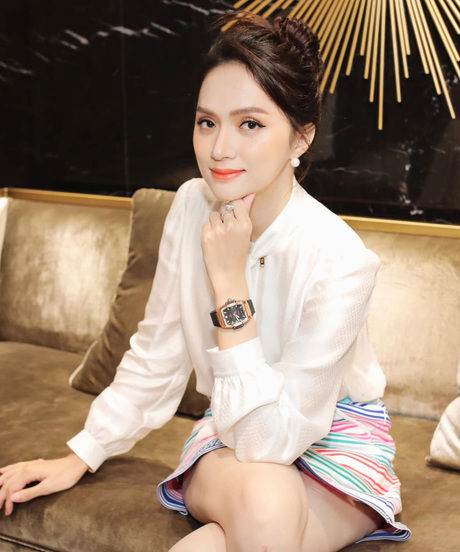 Hương Giang: Ai nhiều đất đai thì chữ ký ngoằn ngoèo