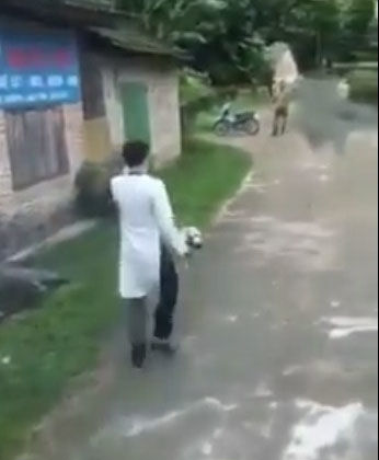 Quá hồi hộp, chú rể đi xin dâu quên luôn đường đến nhà vợ