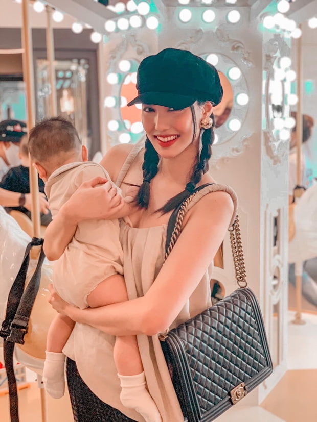 Lan Khuê khoe khéo nhẫn kim cương khủng khiến fan lóa mắt
