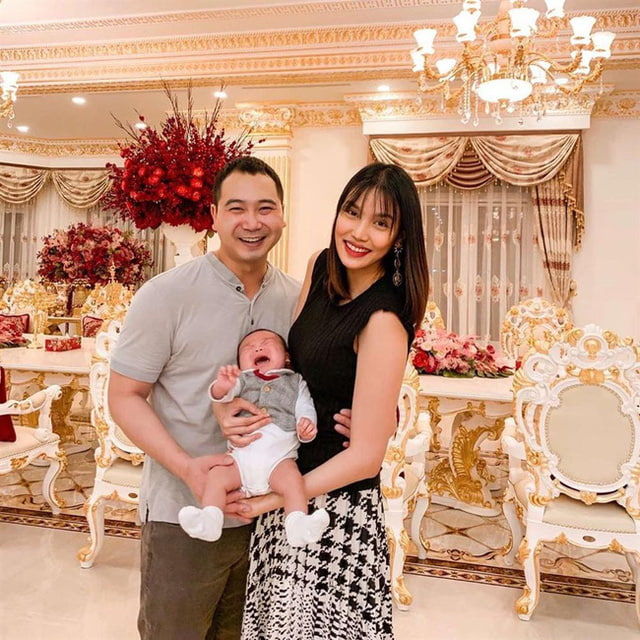 Lan Khuê khoe khéo nhẫn kim cương khủng khiến fan lóa mắt