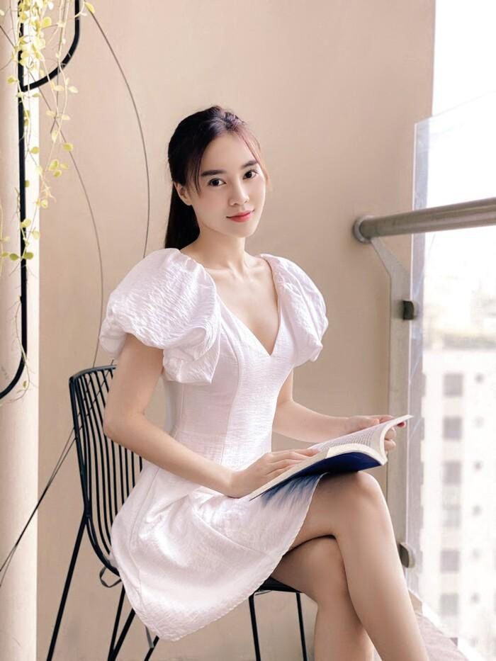 Lan Ngọc bị fan hỏi thẳng có đặt túi ngực không vì ảnh cũ khiêm tốn