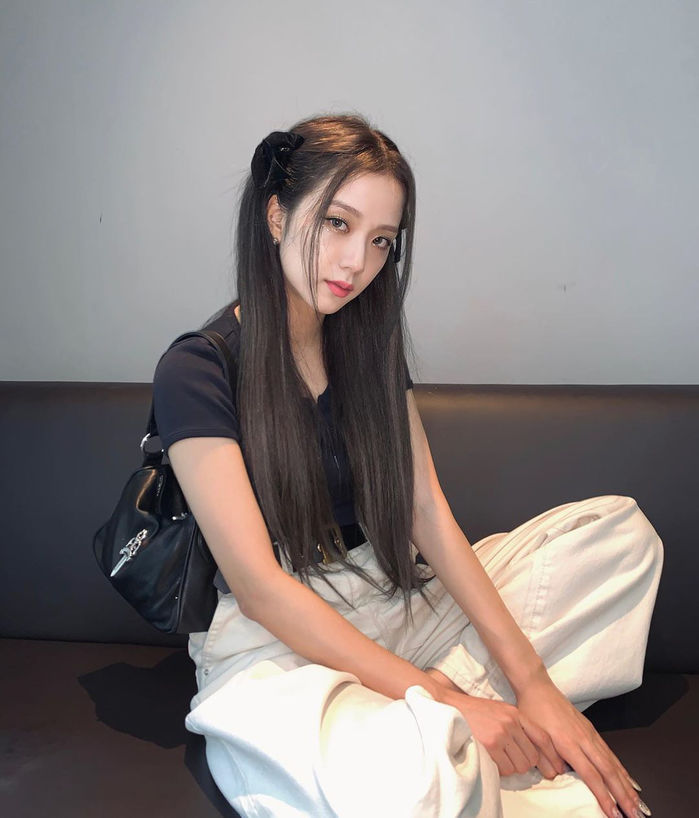 Lan Ngọc - fan cứng mới của BLACKPINK: 5 lần 7 lượt diện đồ giống nhau