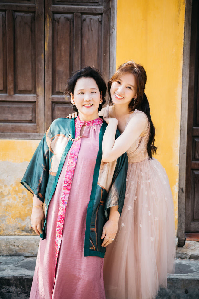 Hari Won thú nhận thương chồng hơn mẹ ruột