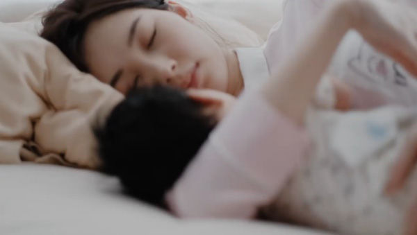 Mỹ nhân Việt chăm con mọn vẫn đẹp dù không son phấn