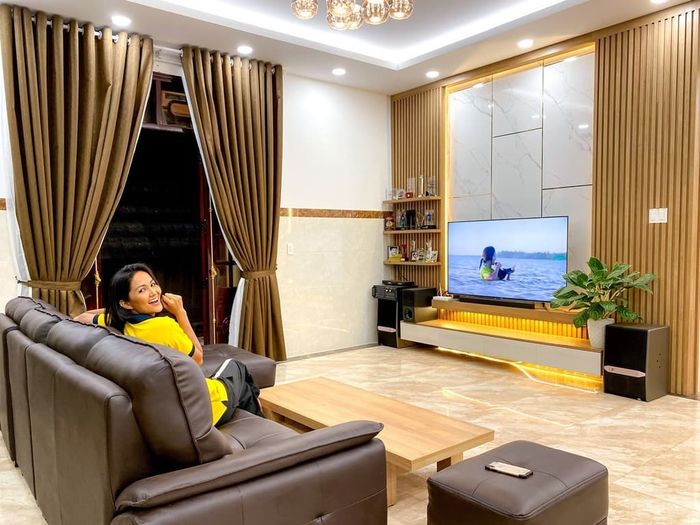 Mỹ nhân Việt đổi đời nhờ vương miện Hoa hậu