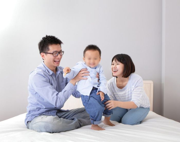 Đằng sau những em bé mít ướt là những ông bố sướt mướt