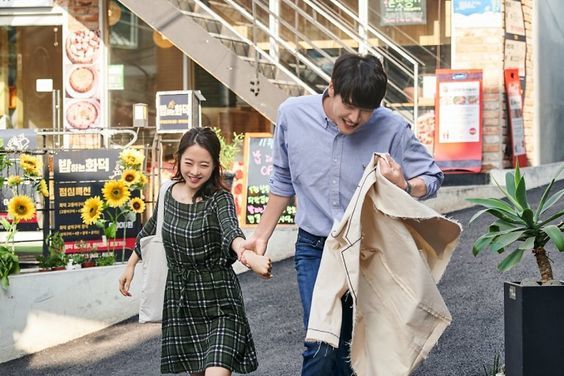 Nỗi khổ tâm bấy lâu của cô nàng chân ngắn: Quần áo luôn phải cắt bớt
