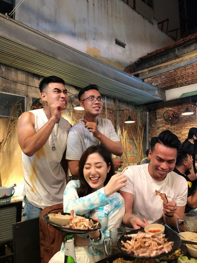 “Nữ thần xã giao” Người ấy là ai: Gặp hết dàn cực phẩm từ Nam ra Bắc