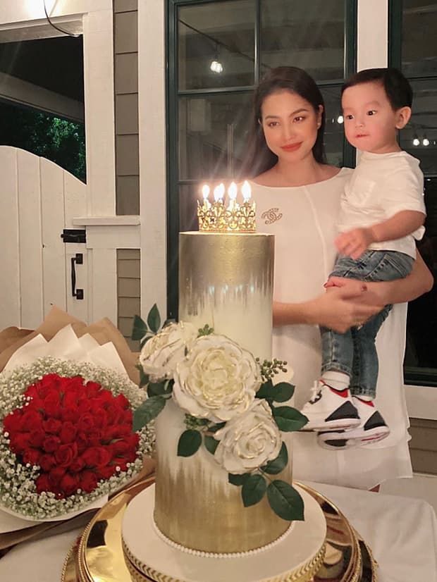 Mừng sinh nhật ở trời Tây, Phạm Hương khoe nhẫn kim cương khủng