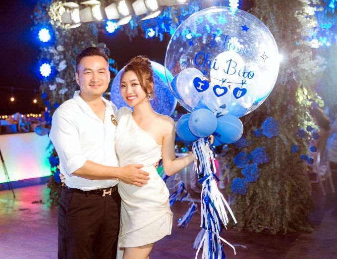 Sao nam Việt yêu nữ đại gia