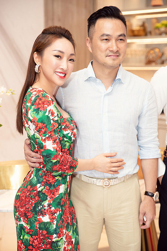 Sao nam Việt yêu nữ đại gia