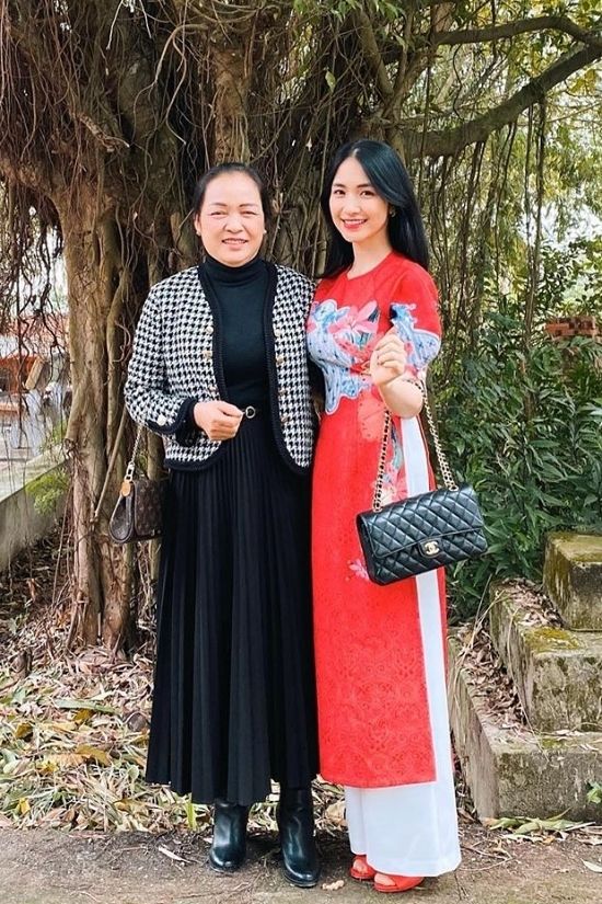 Đại gia showbiz Hoà Minzy tậu thêm túi hiệu gần 200 triệu đồng