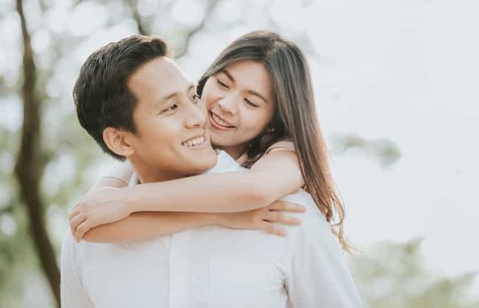 Thương vợ bầu, chồng giành nấu ăn xong lại lúi húi rửa hết đống chén