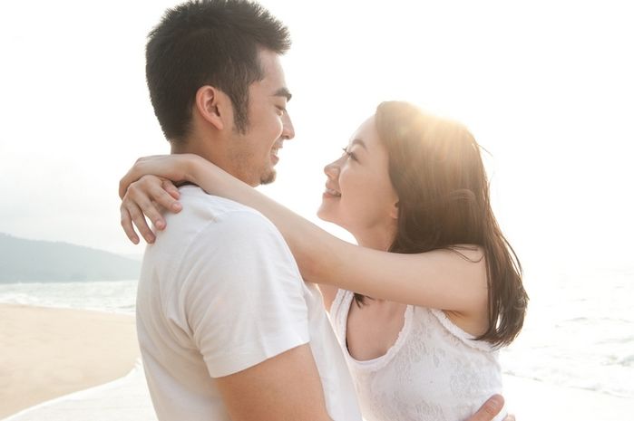 Thương vợ bầu, chồng giành nấu ăn xong lại lúi húi rửa hết đống chén