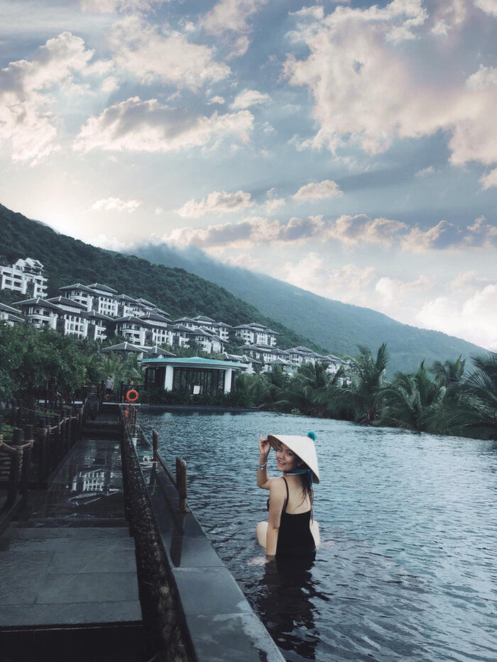 Sau 2 năm, rich kid diện set đồ 100 triệu đồng giờ quản lý nhà hàng