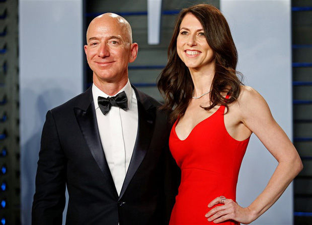 Cùng mê tỷ phú Amazon: Vợ cũ giàu kếch xù, kẻ thứ 3 lại vắng bóng