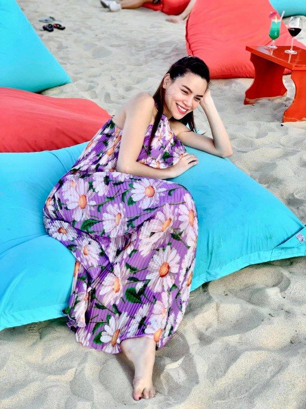 Mặt mộc của Hà Hồ khi mang bầu song thai