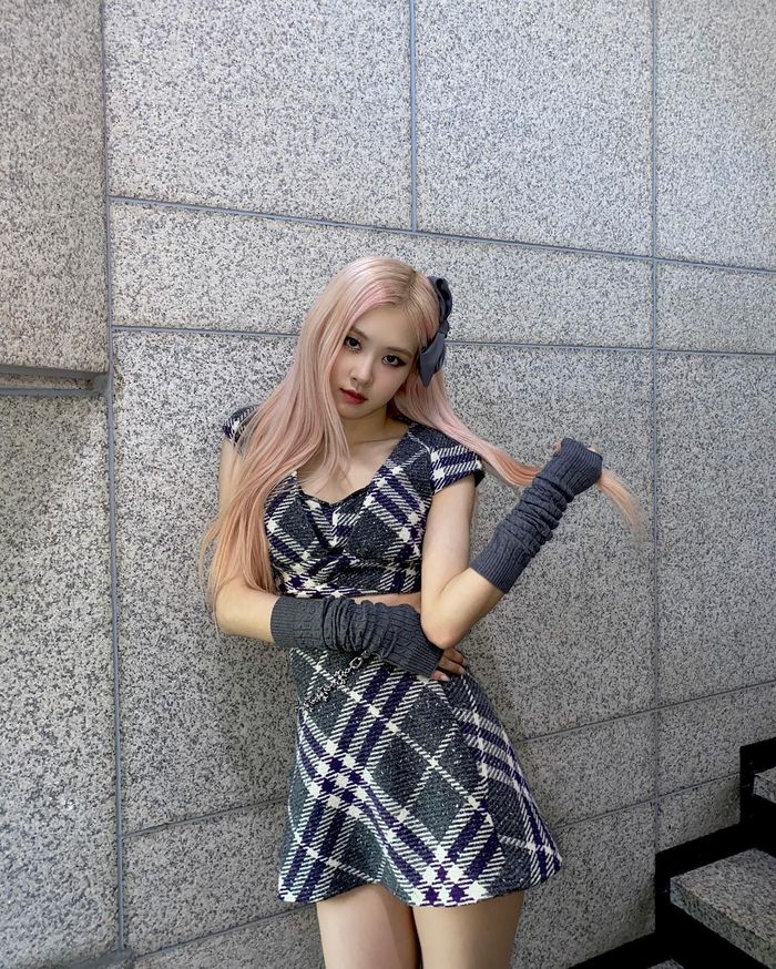 Mỹ nhân lộ eo ngấn mỡ vì lỗi mặc áo croptop khoe dáng